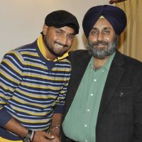 sukhbir-singh-badal-with-harbhajan-singh